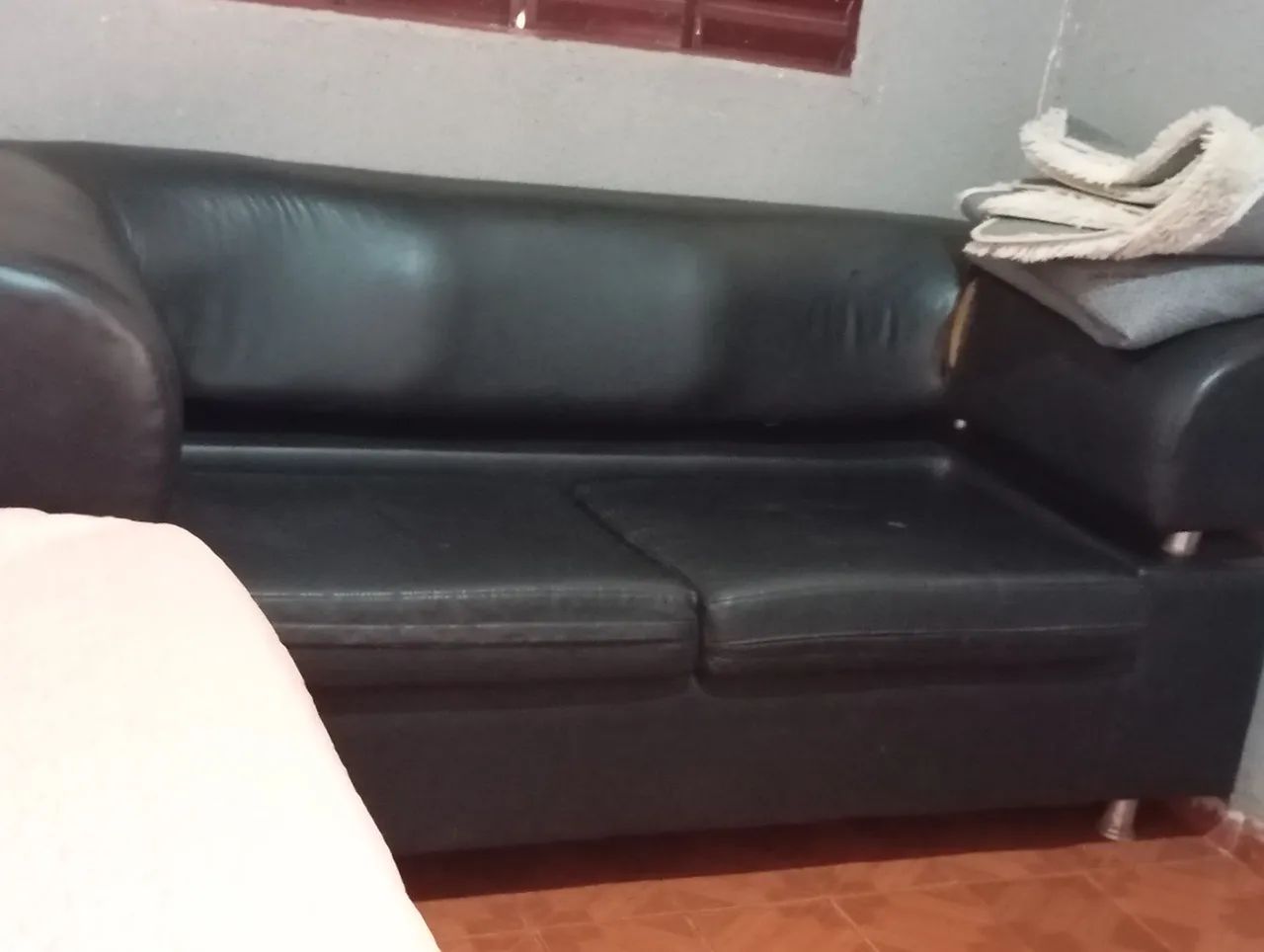 eu estou doando esse sofá quem tiver interesse 