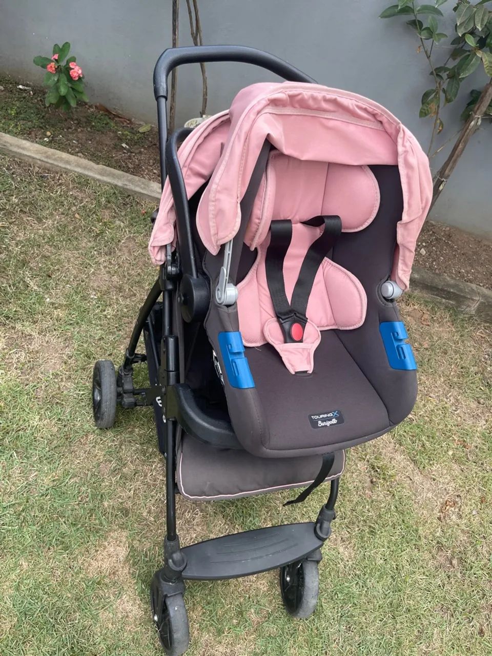 Vende-se carrinho de bebê e bebê Conforto  - Foto 2