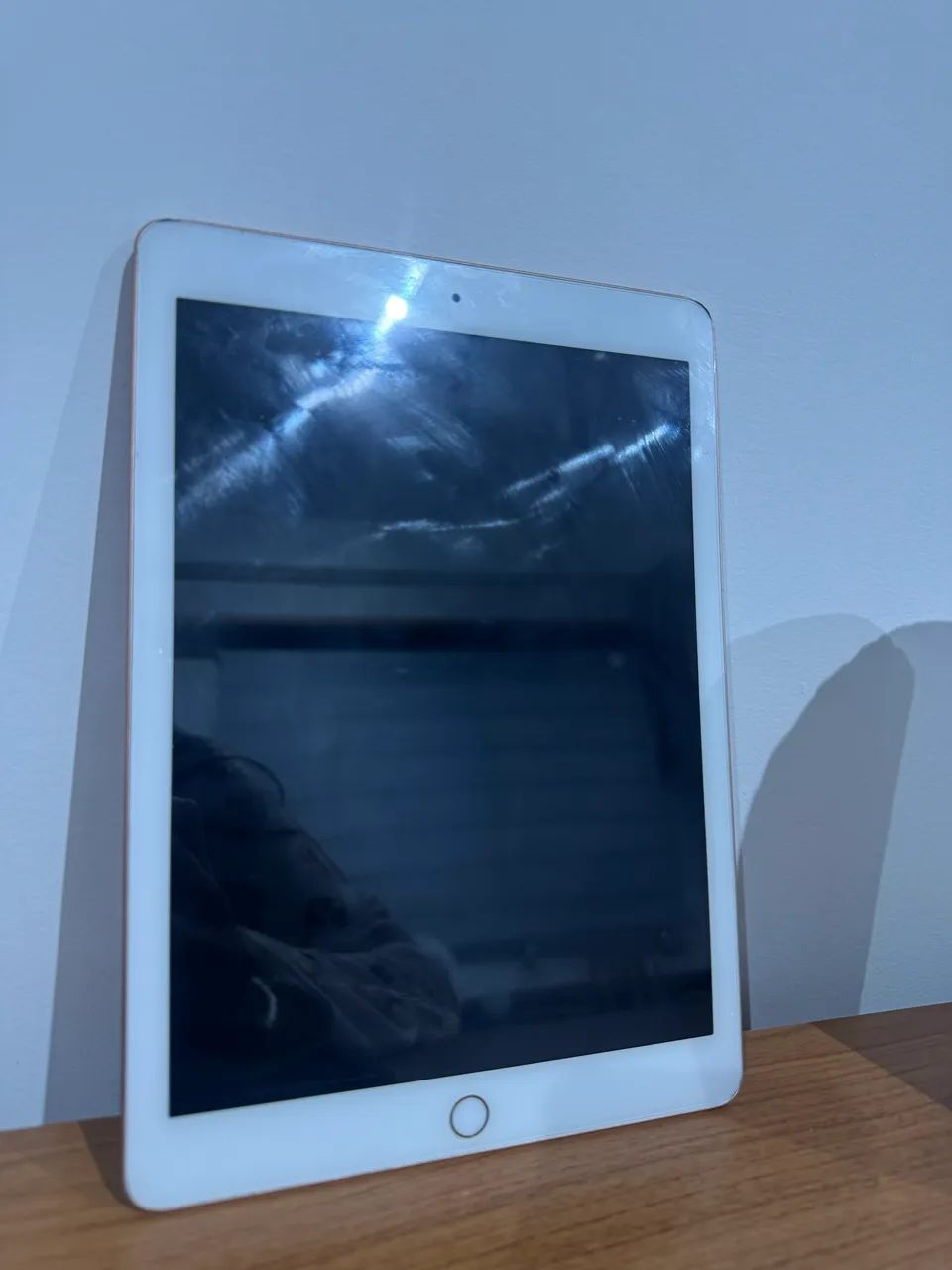  iPad 6ª Geração (2018) Apple Dourado 9.7" + Capa com Teclado - Foto 2