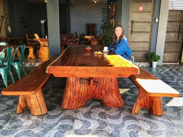 Conjunto Mesa Rústica em Madeira Angelim Pedra com 2 Bancos - Foto 3