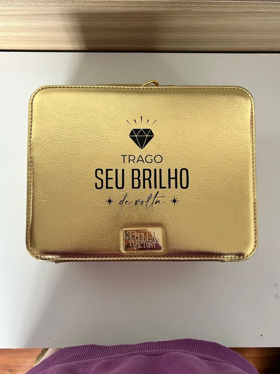 VENDO MALETA DE MAQUIAGEM COM LED NOVA! 