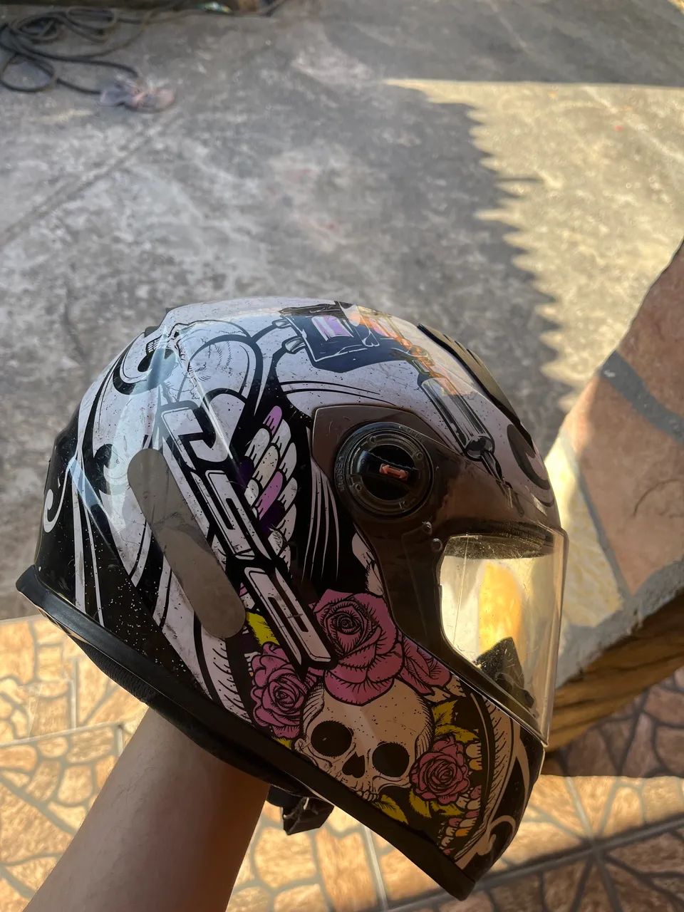 Vendo ls2 feminino usado com poucas marcas de uso 