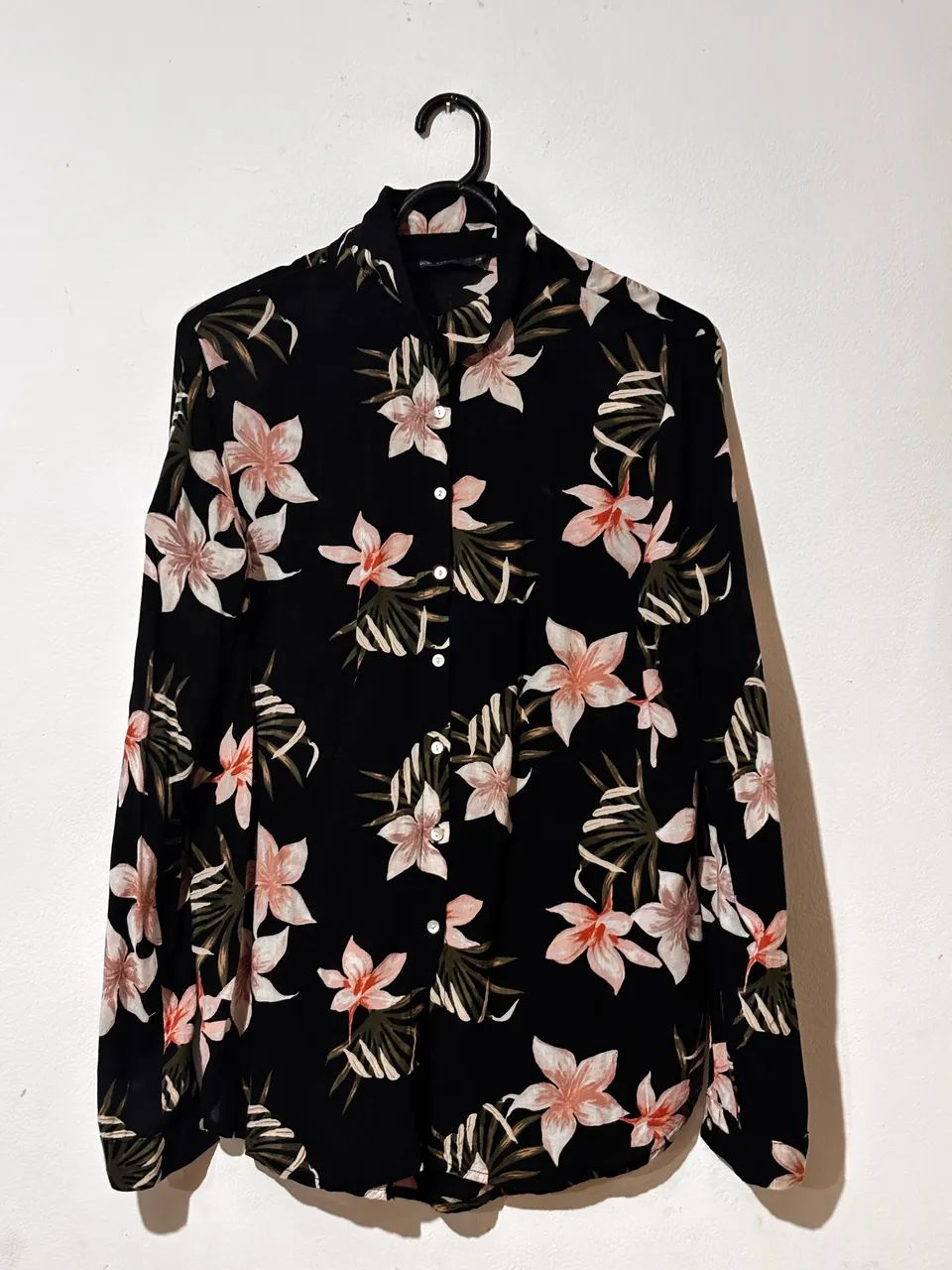 Camisa de botão florida 