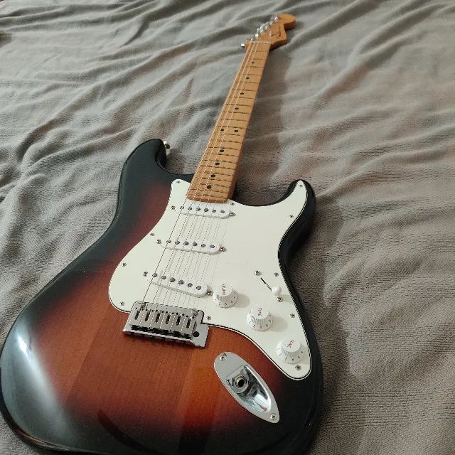 Guitarra Fender Stratocaster Player Plus