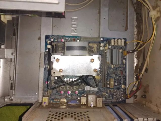 Placa mãe processadores, memorias, gabinete e teclado