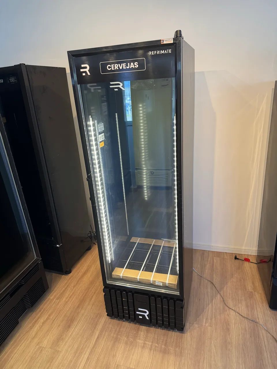 VISA COOLER CERVEJA PORTA VIDRO 570L PRETA - PRETO INTERNO - Foto 2