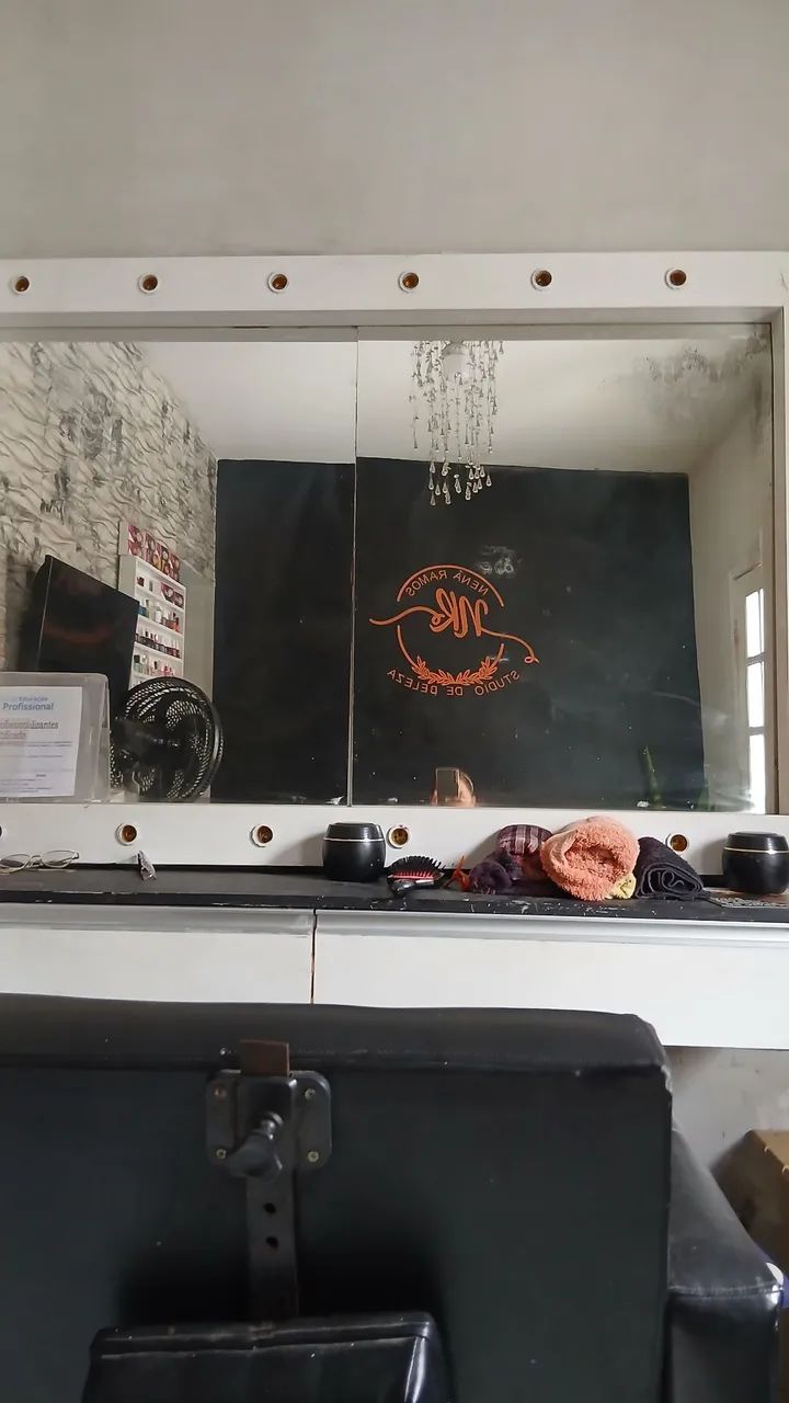 Painel com espelho  pra salão. 