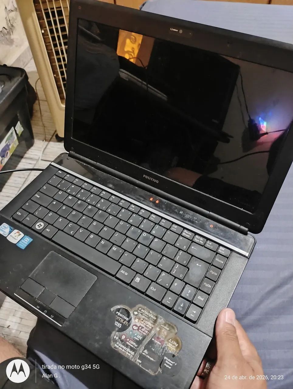 Notebook positivo Premium ( retirada de peças ) acende leds 