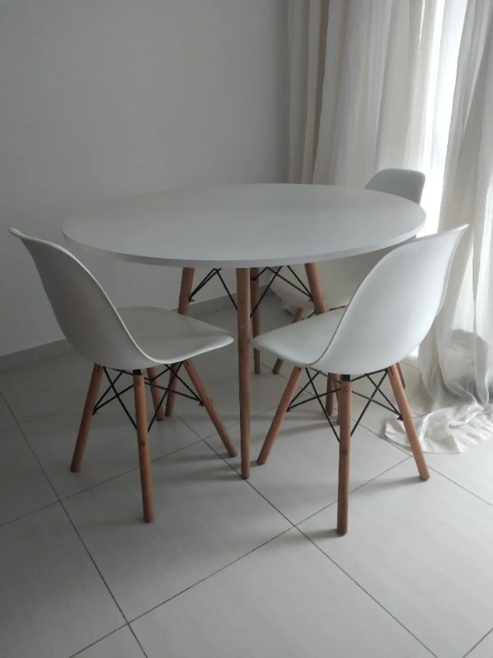 Mesa de jantar 4 cadeiras