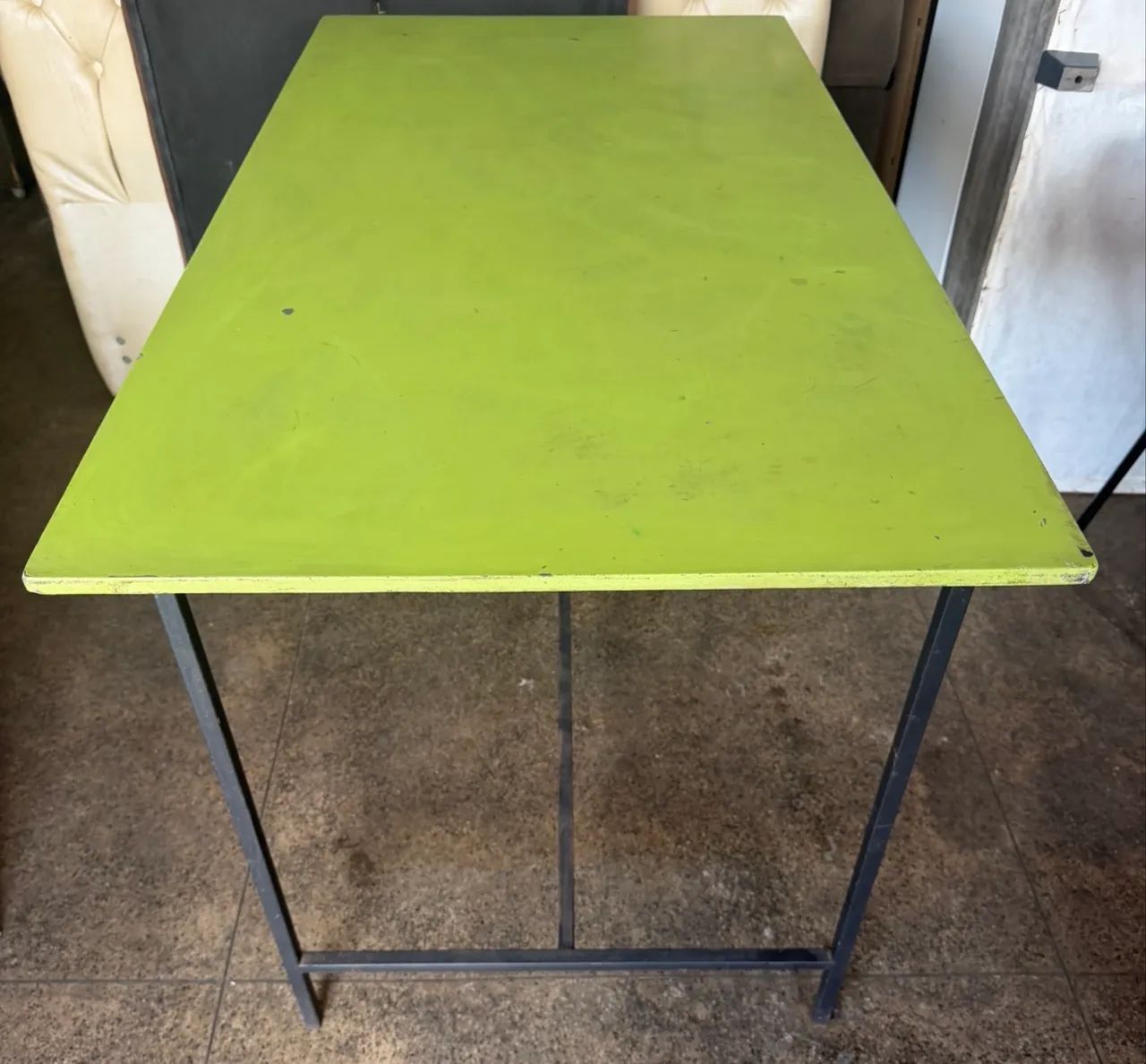 Mesa pra cozinha de restaurante lanchonete com  base alta 