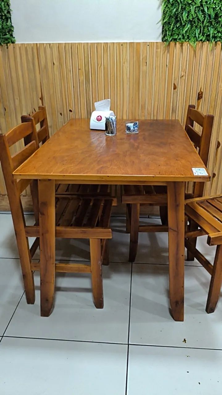 Conjunto de mesas 4 cadeiras