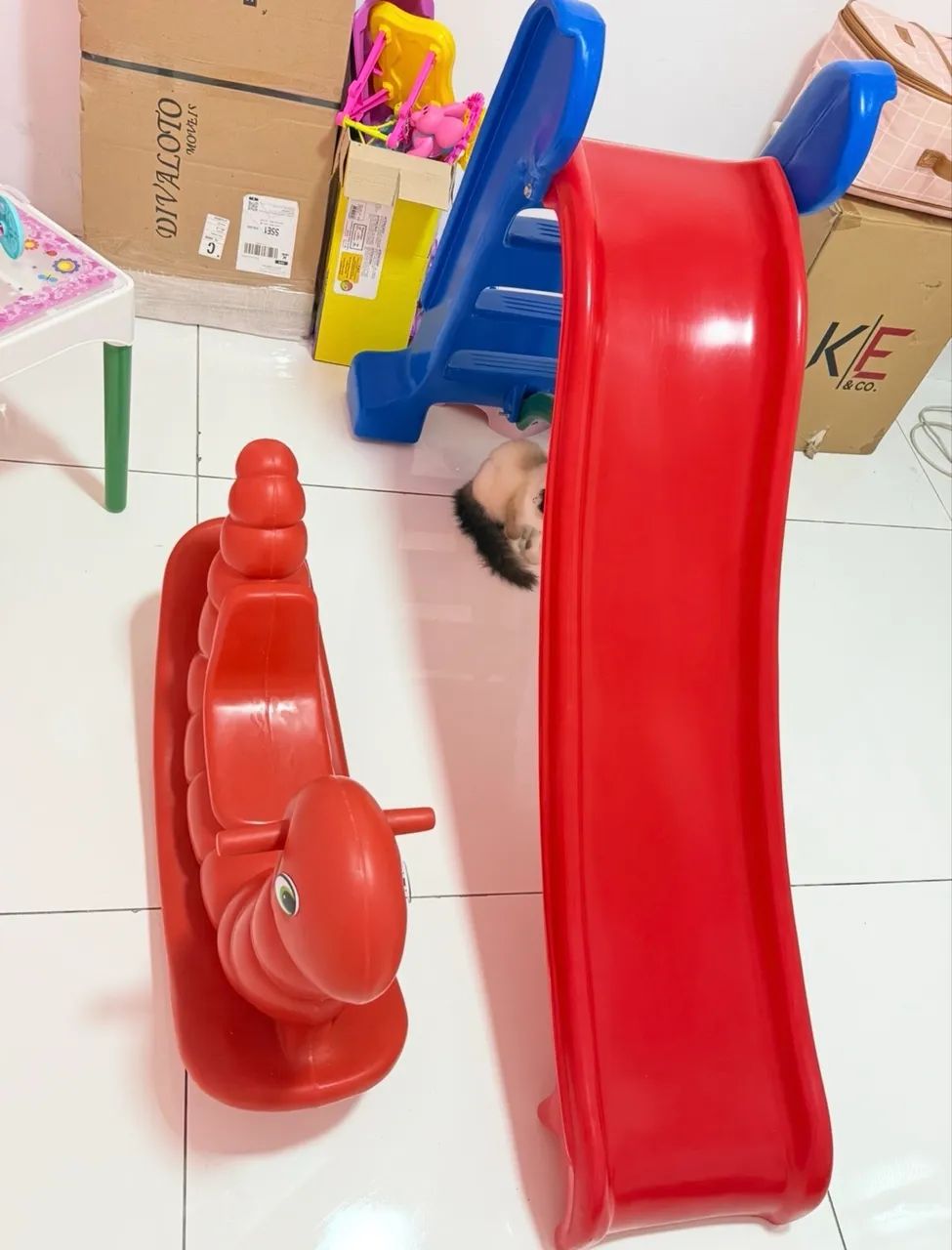 Vendo escorrega e cavalinho 
