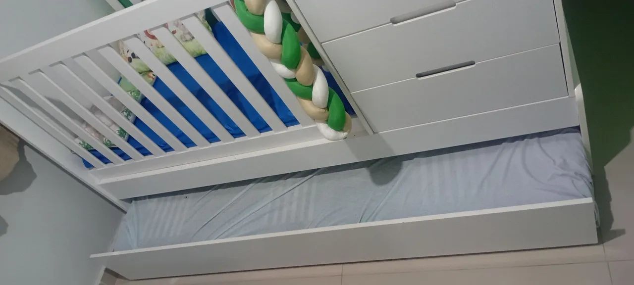 Berço com cama colchão e gavetas. - Foto 3