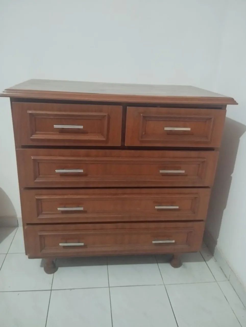 Cômoda madeira cerejeira maciça em oferta.