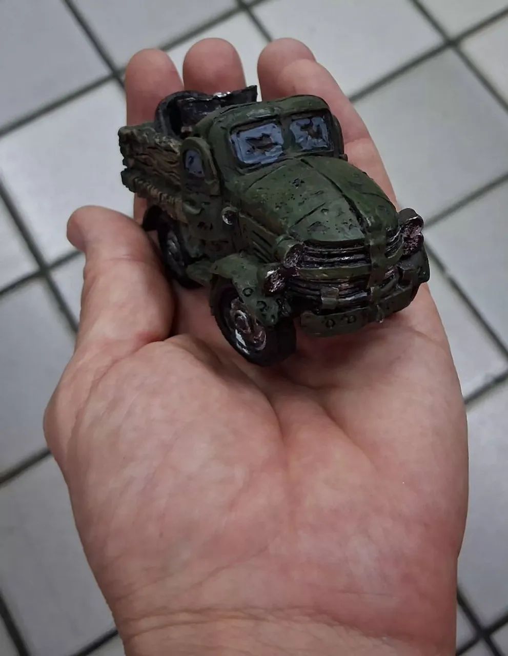 Miniatura de caminhão em resina - Foto 4