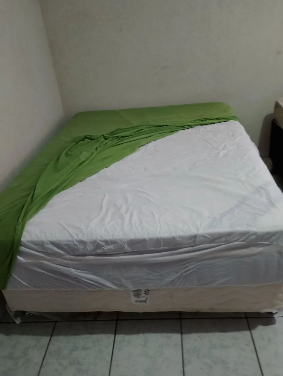 Cama casal com protetor de colchão  - Foto 2
