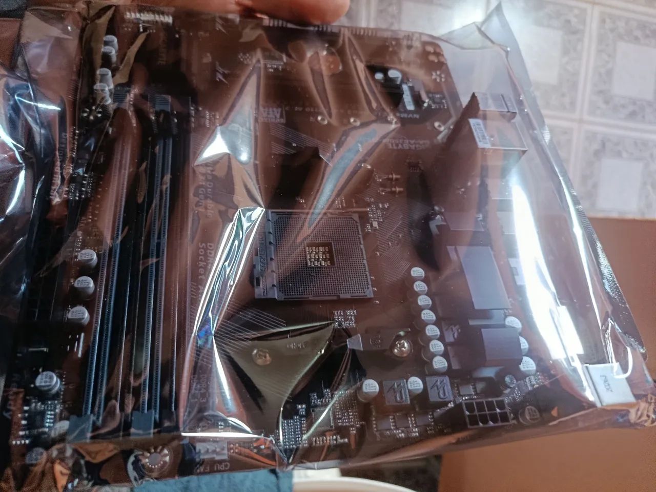 Gigabyte AB350M-DS3H V2 AM4 DDR4 - NOVA, Sem Uso - Foto 3