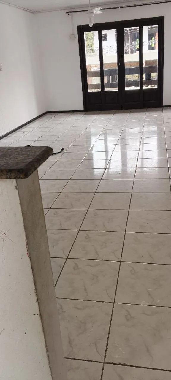 Alugo casa 2° Andar