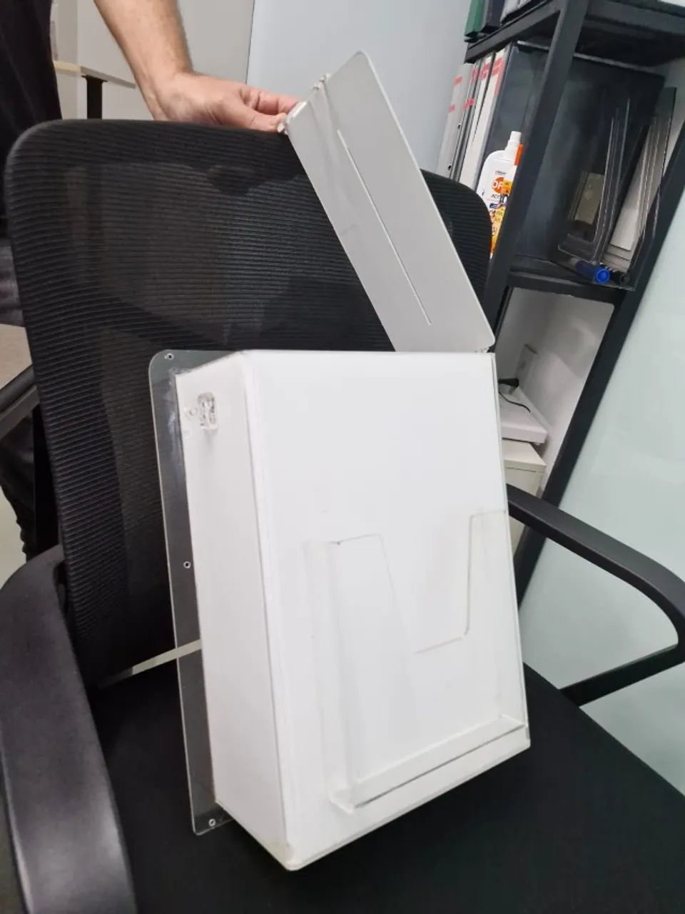 Caixa de sugestões em Acrilico; (Altura: 35cm x Largura: 25cm x Profundidade: 16cm)  Pode  - Foto 4