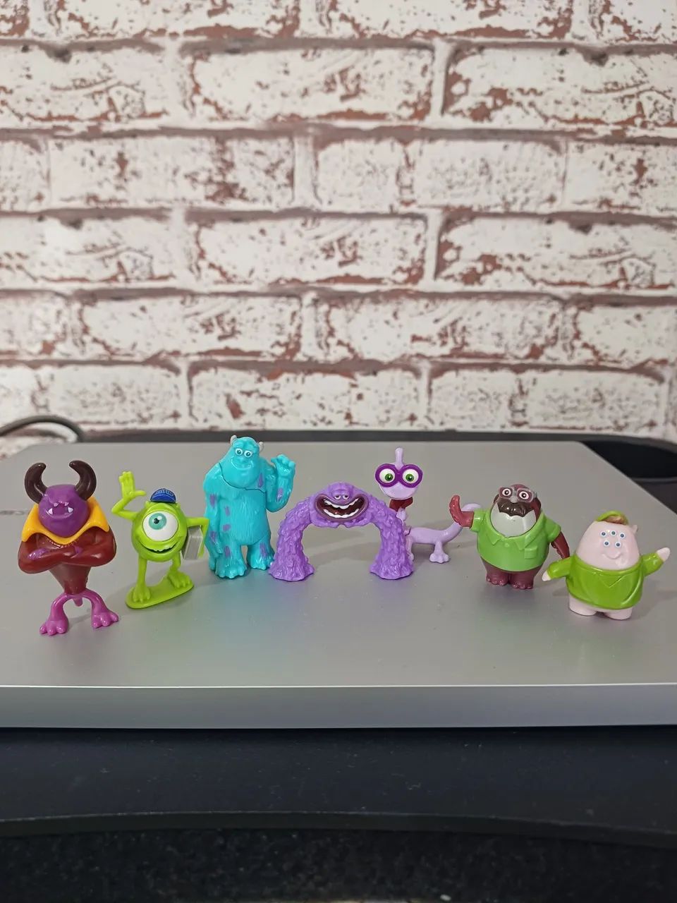 Vendo Coleção Kinder ovo Monstros SA.