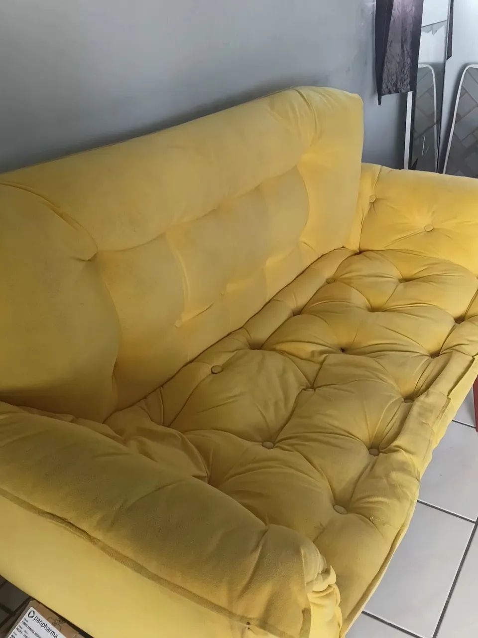 Sofá 2 Lugares Retrô Amarelo - Muito Conservado - Foto 2