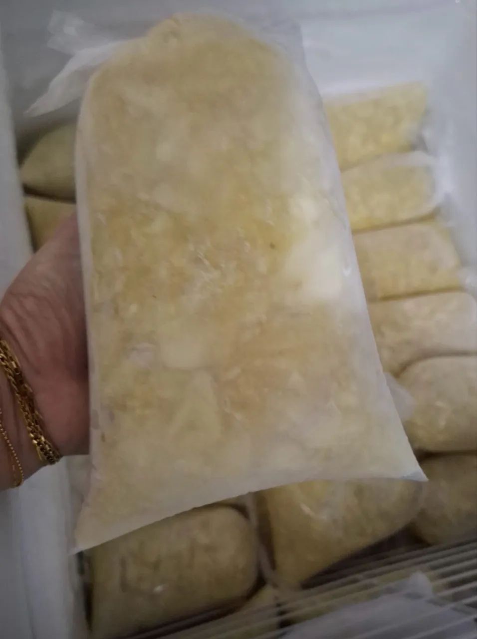 Vende-se Polpa PURA de Cupuaçu 100 % natural (embalagens de 1 kg) - Foto 2