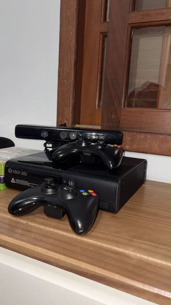 Xbox 360 E 500GB + Kinect + 2 Controles Originais - Foto 2