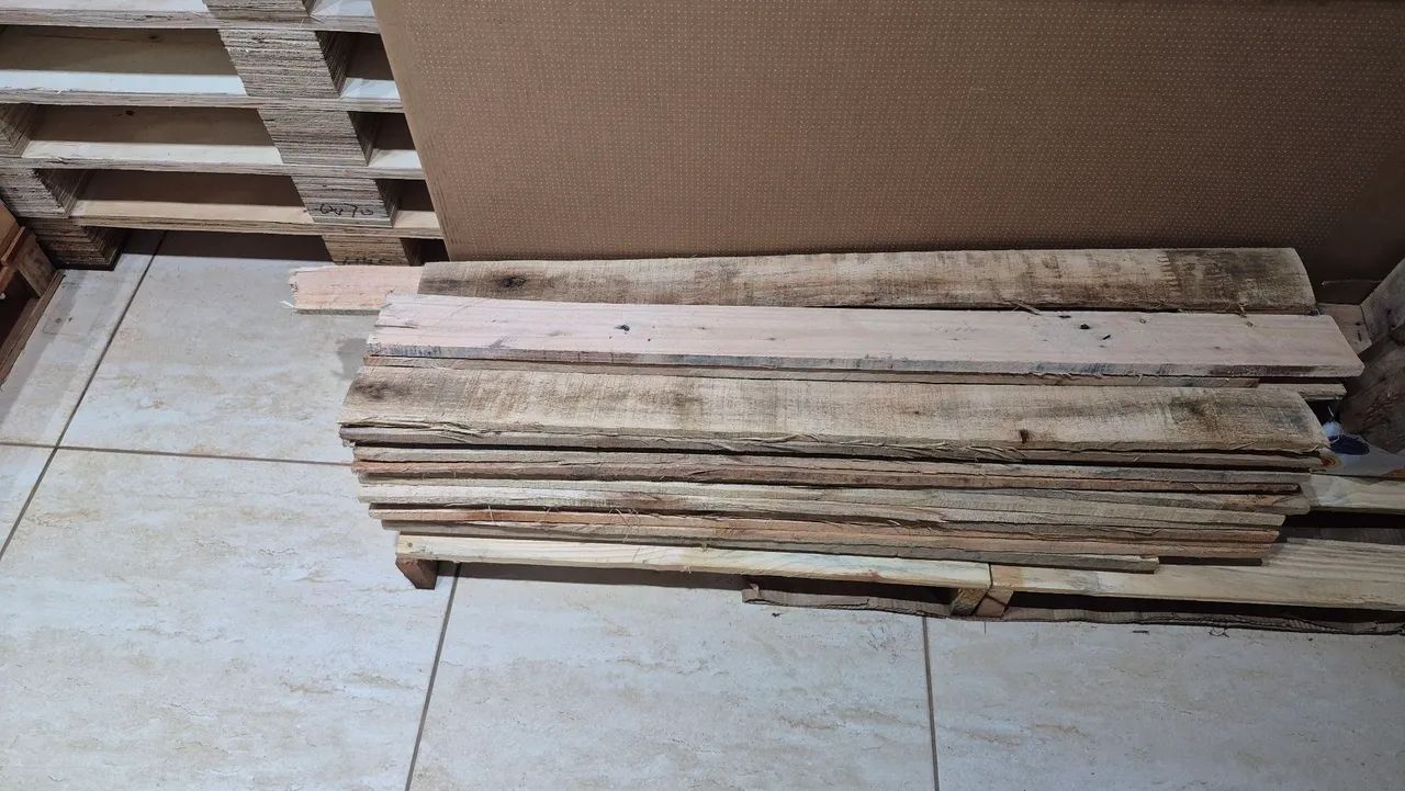 Ripas de pallets diversas medidas, 0.80 centímetros até 1.20mt, entregamos. 