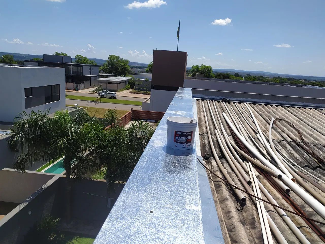 Instalação e manutenção de calhas rufos em geral. - Foto 2
