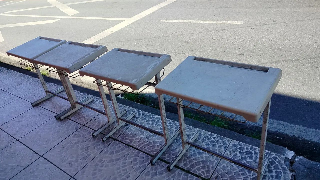 Mesa escolar usada em boas condições  - Foto 2