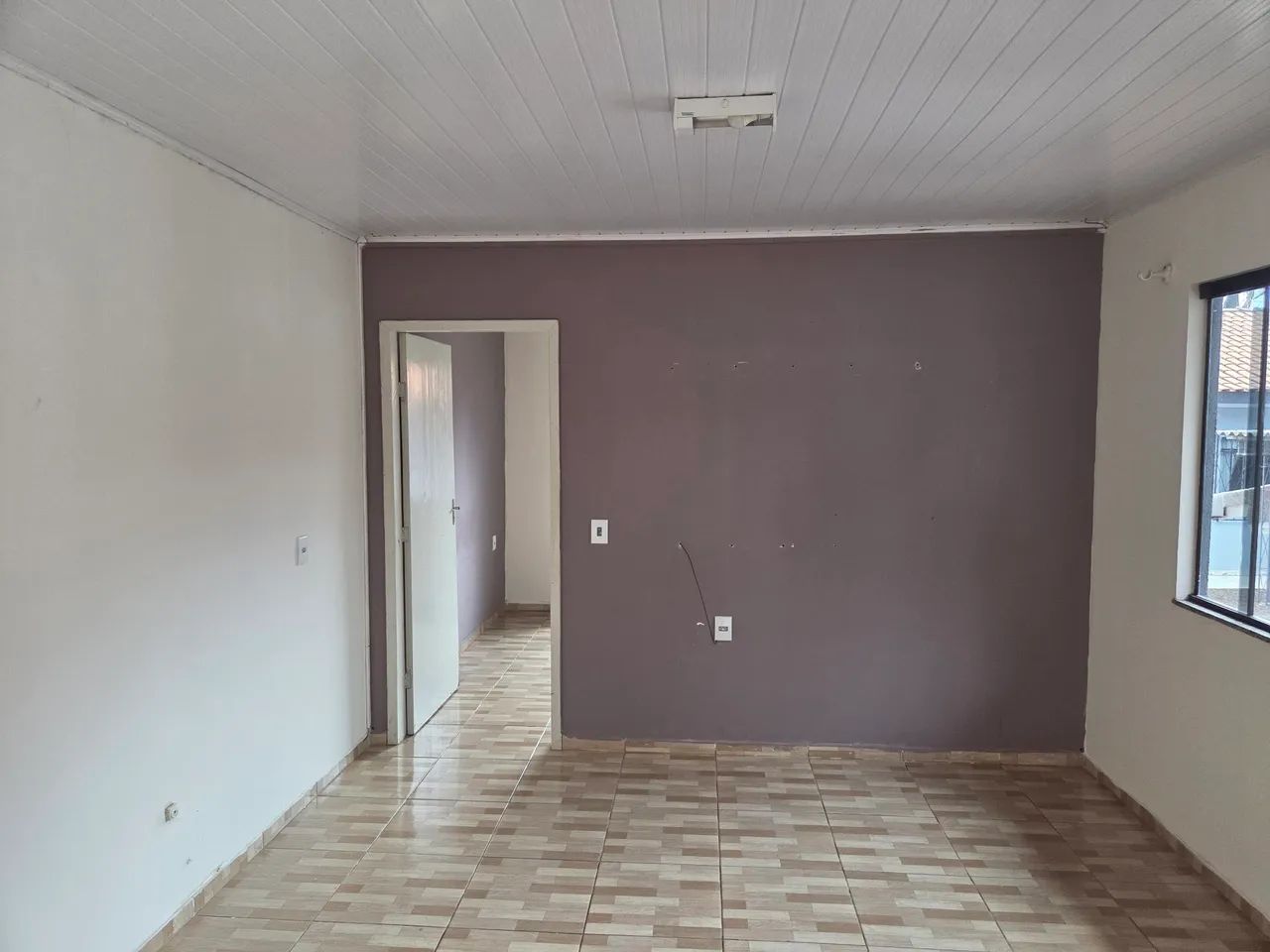 ALUGO CASA DE FUNDOS COM 2 QUARTOS NO TROPICAL  - Foto 2