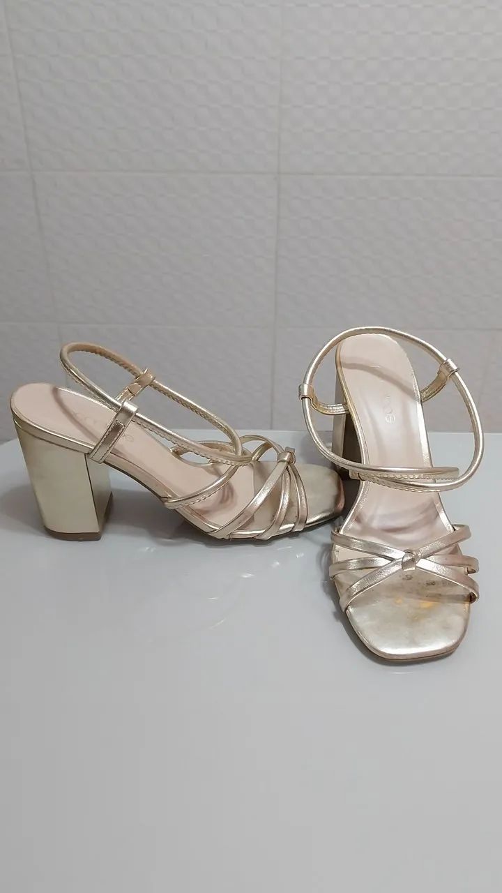 Sandália dourada n° 35 - Foto 2