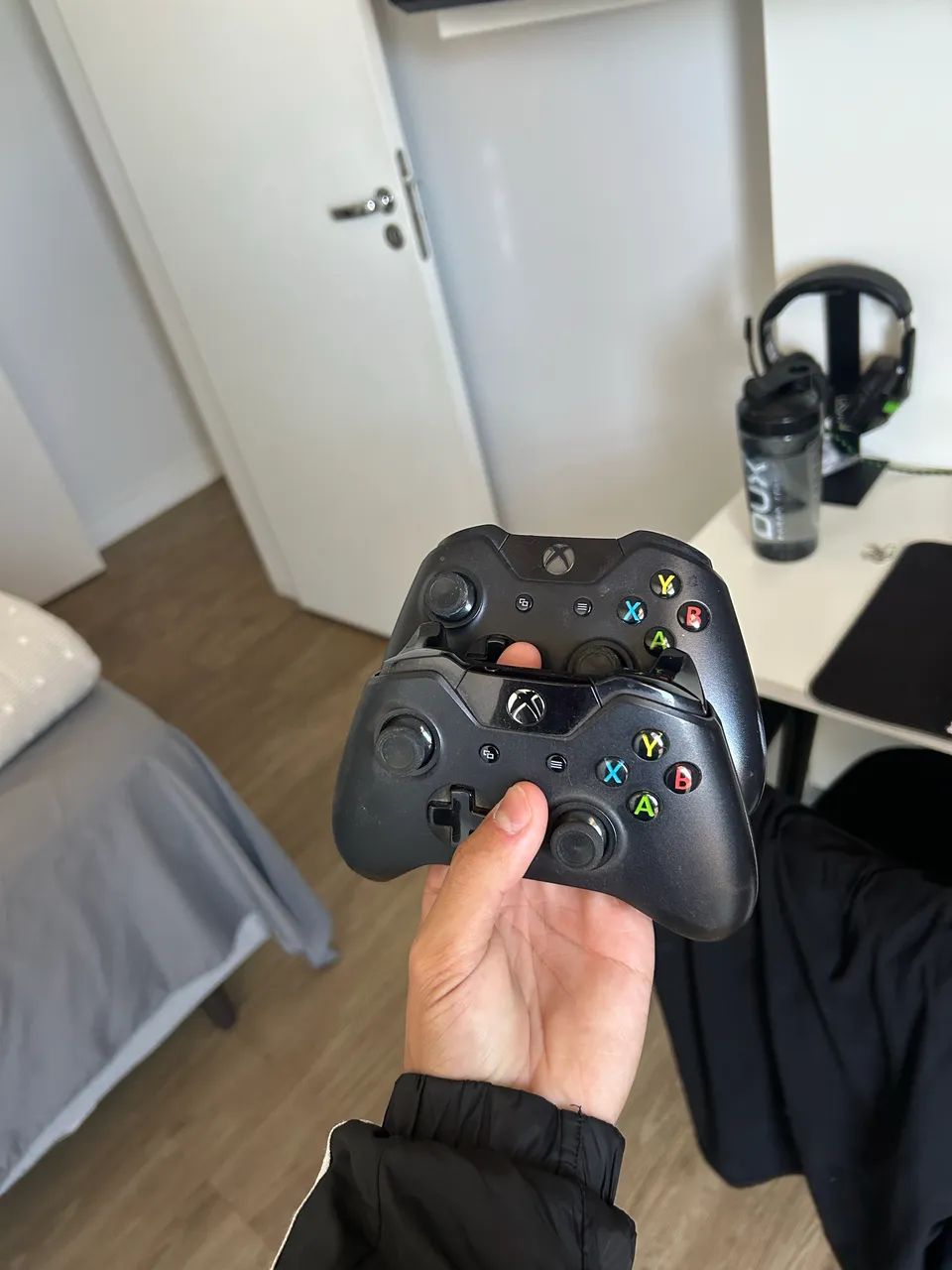 XBOX ONE 1 terá. 2 controles  - Foto 2