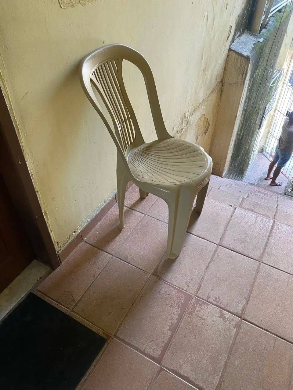 Cadeira de plástico  - Foto 2