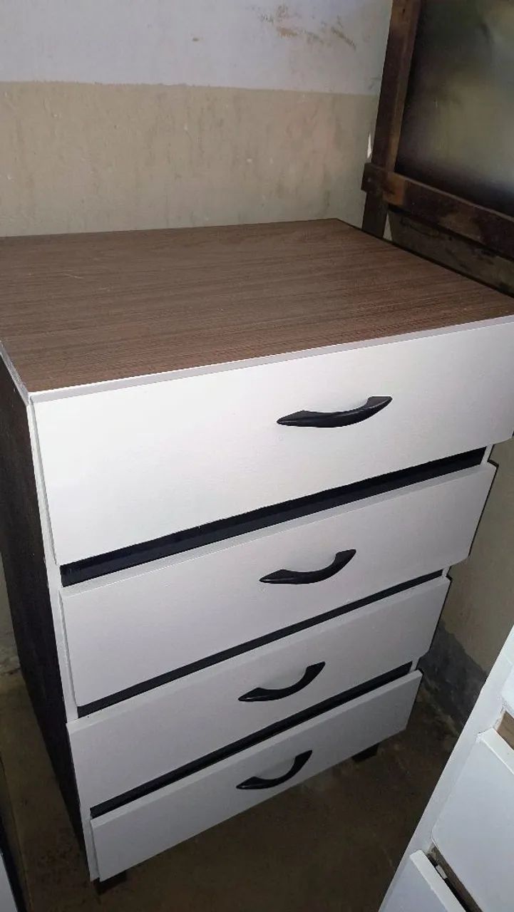 CÔMODA 4 GAVETAS AMADEIRADA 