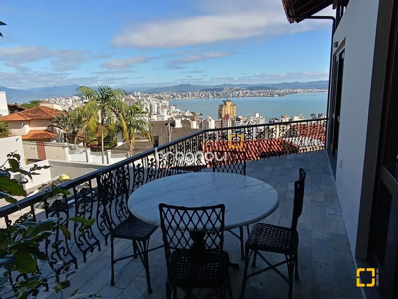 Casa residencial com 4 suítes à venda no Morro da Cruz-Florianópolis