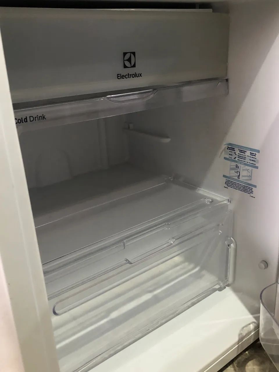 Frigobar Electrolux 80L com porta latas - Foto 3