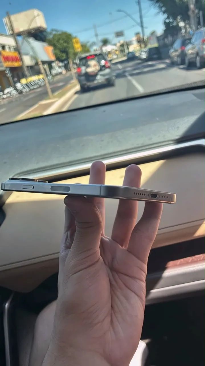 iPhone 15 Pro Max 256GB Branco + Acessórios Originais usado - Foto 4