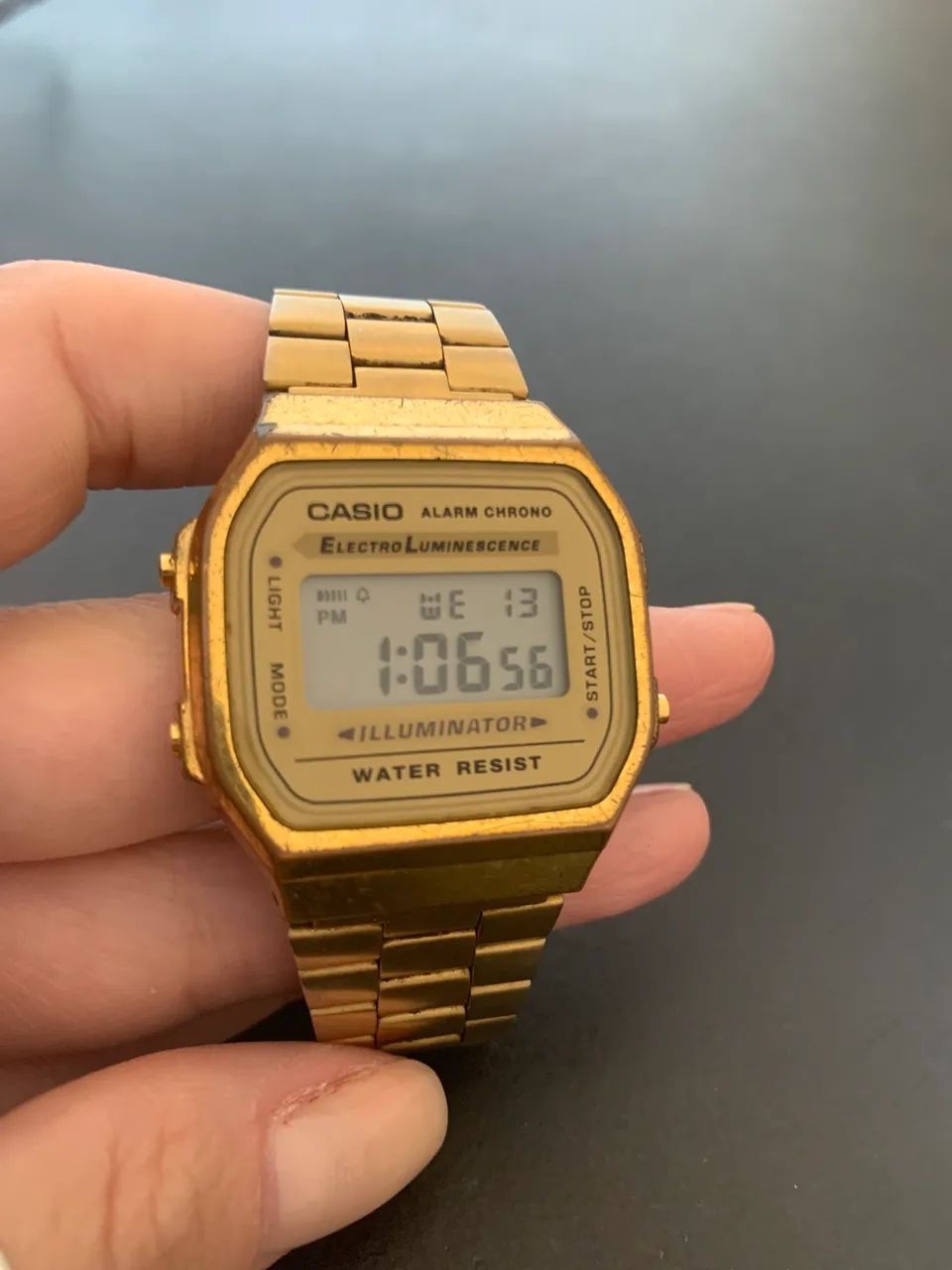 Relógio digita CASIO dourado