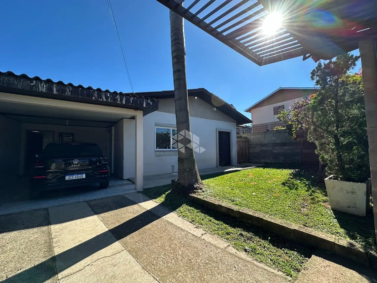 Casa com 3 dormitórios e amplo espaço no Bairro Monte Verde