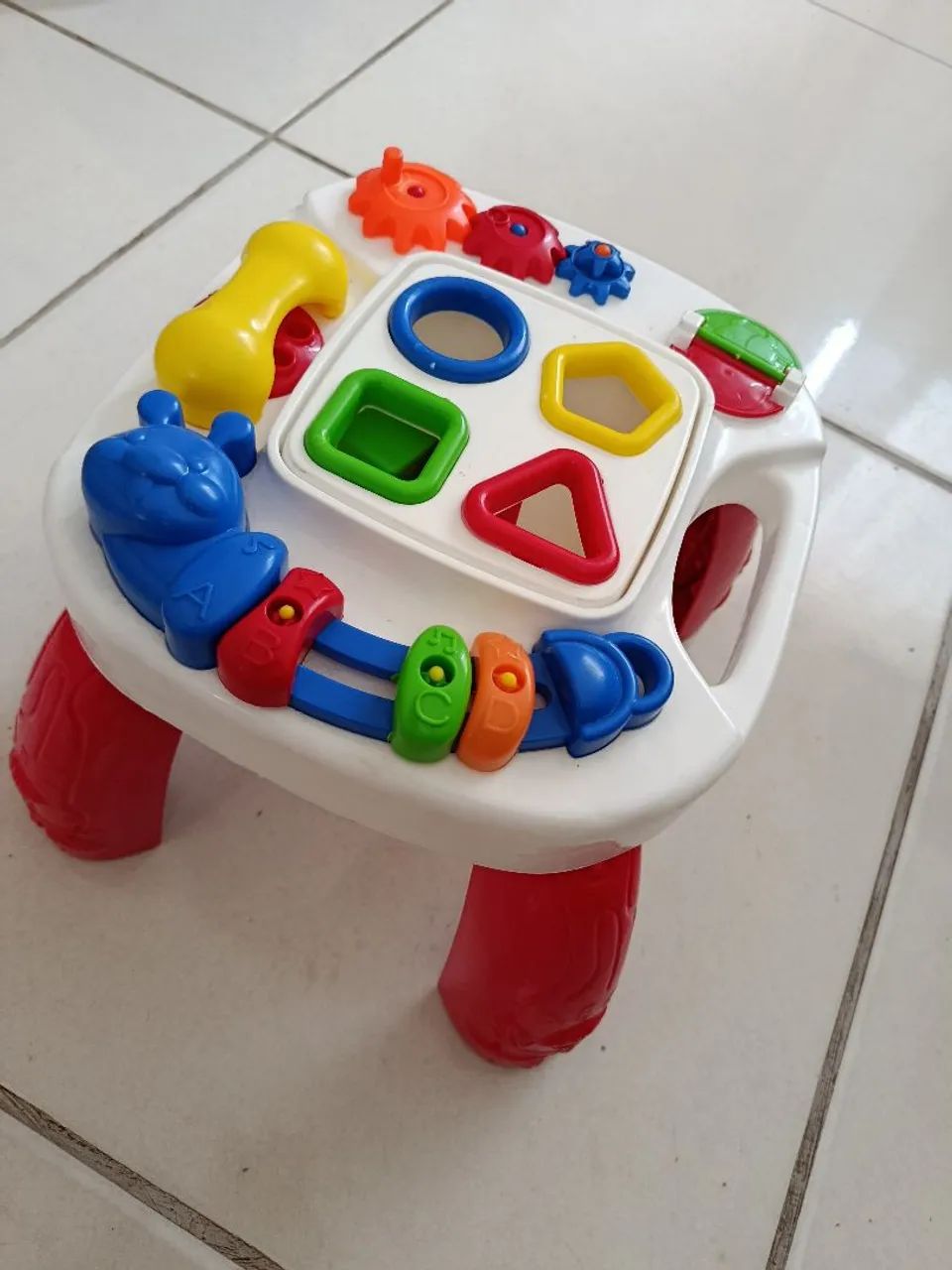 Mesinha de atividades infantil 
