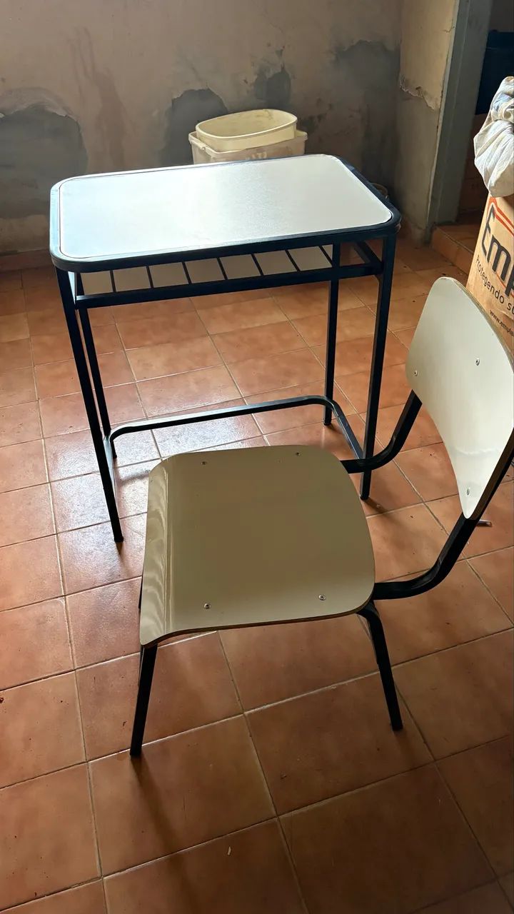 Mesa e cadeira de estudo