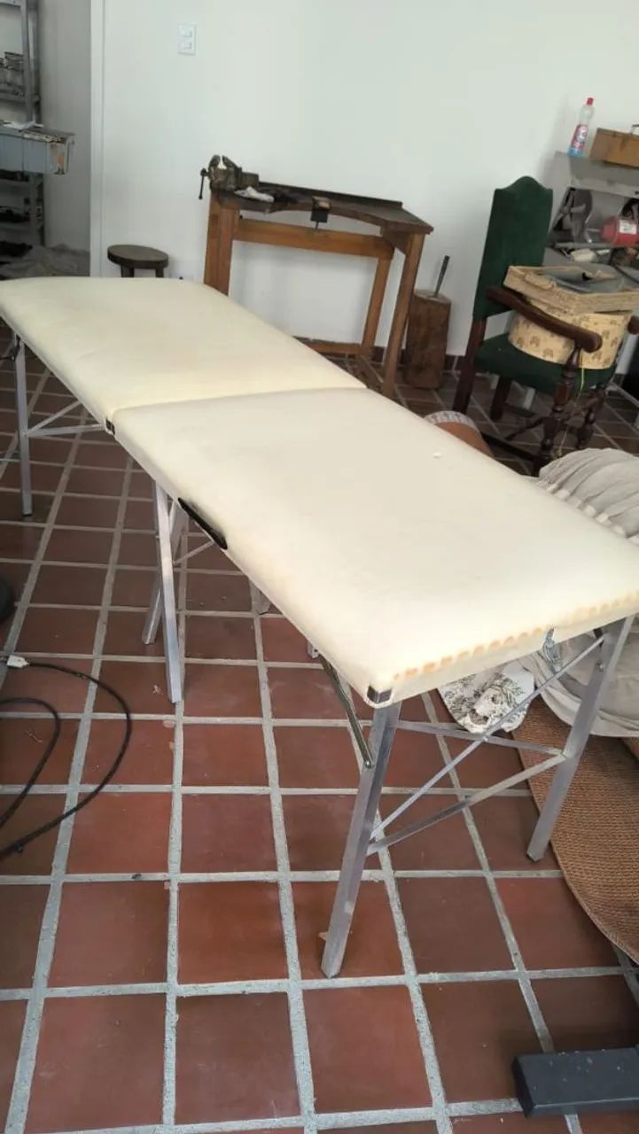Cama de massagem dobrável 