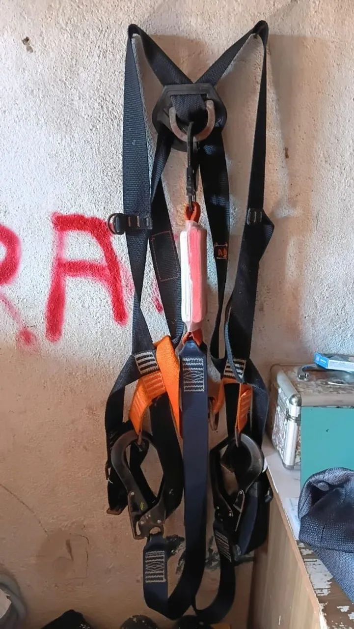 Vendo 2  cintos de segurança 