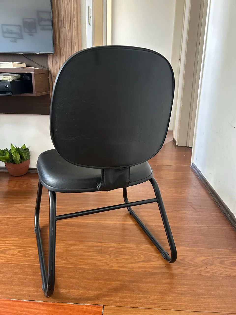 Vendo cadeira de escritório  - Foto 4