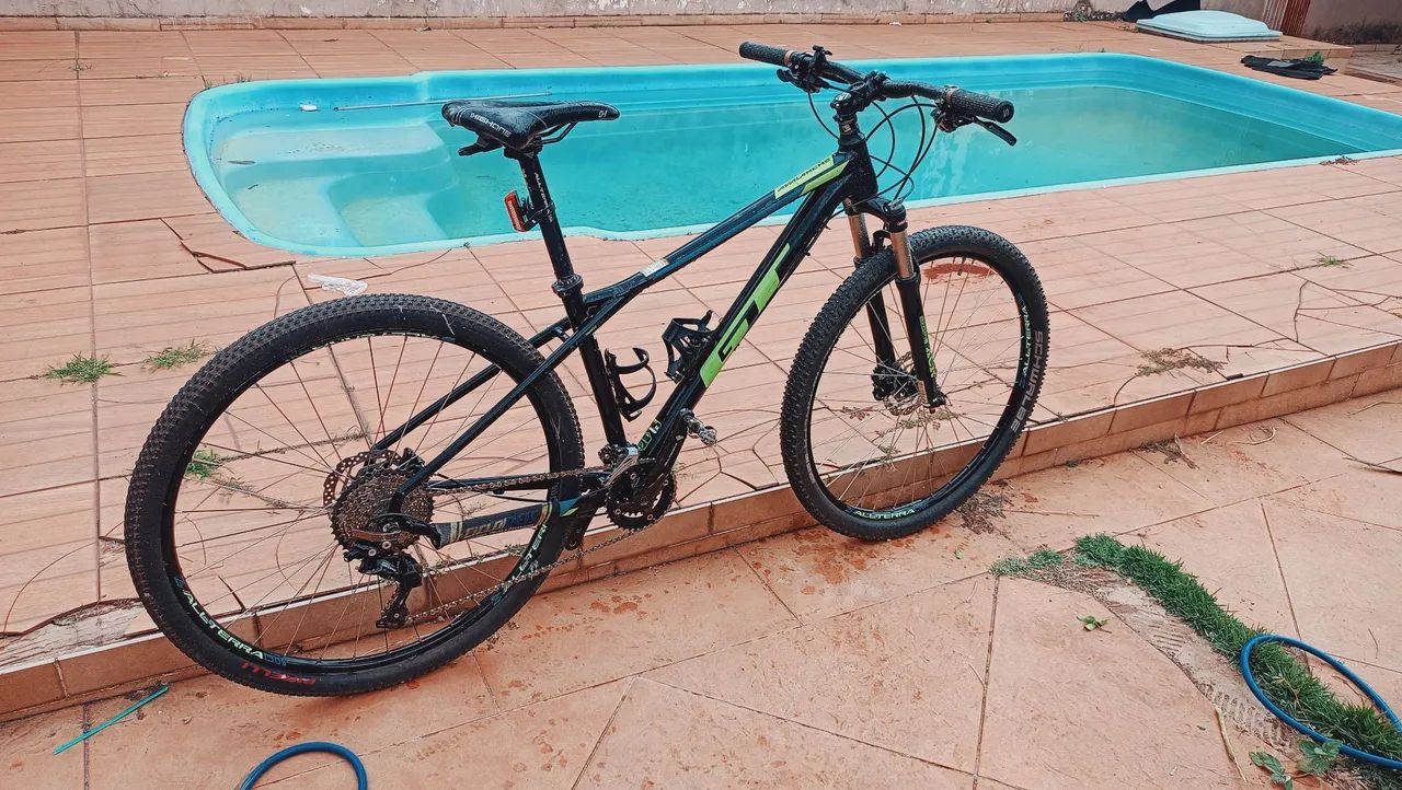 Bicicleta GT Aro 29 Deore 2x10 - Quadro M - Muito Conservada