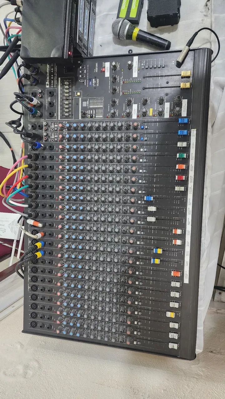 Kit mesa de som e caixas CSR 4000