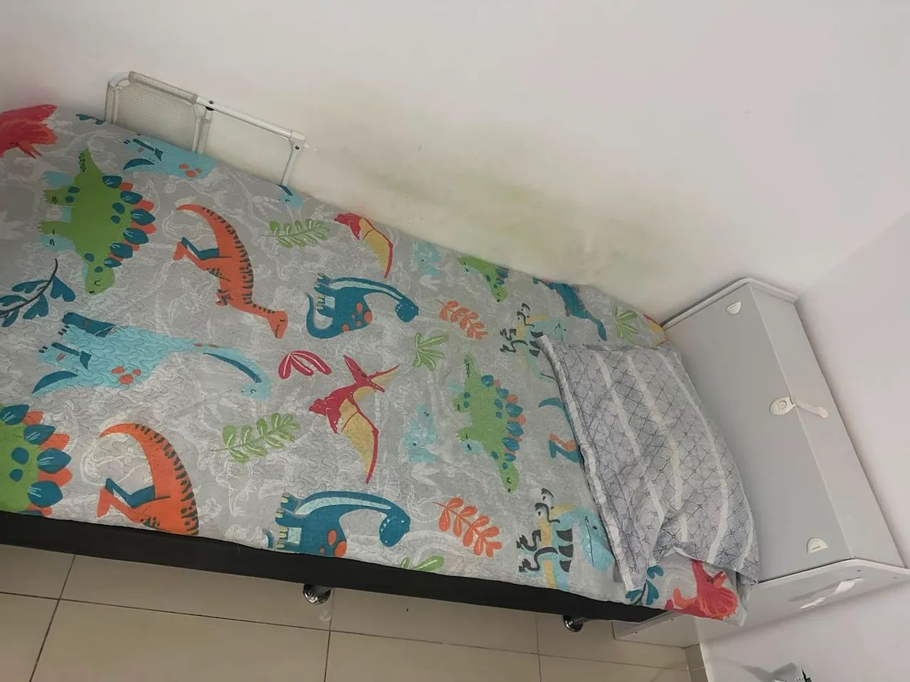 Cama solteiro com cabeceira baú 