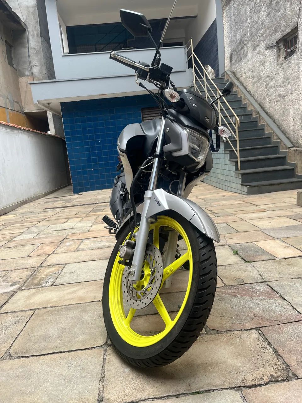 YBR Factor 2025 DX  - Foto 2
