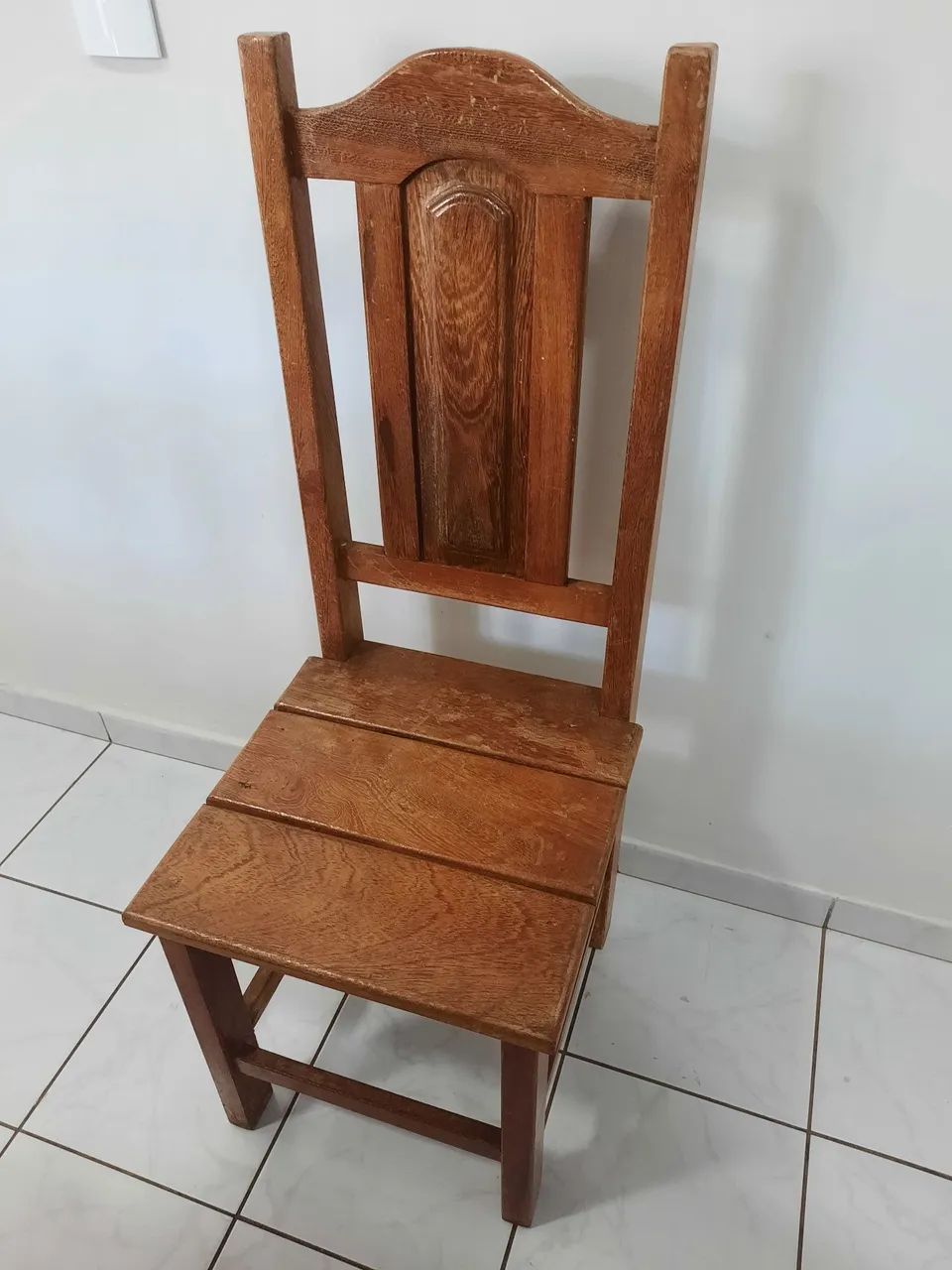 Mesa de madeira com 10 cadeiras  - Foto 3
